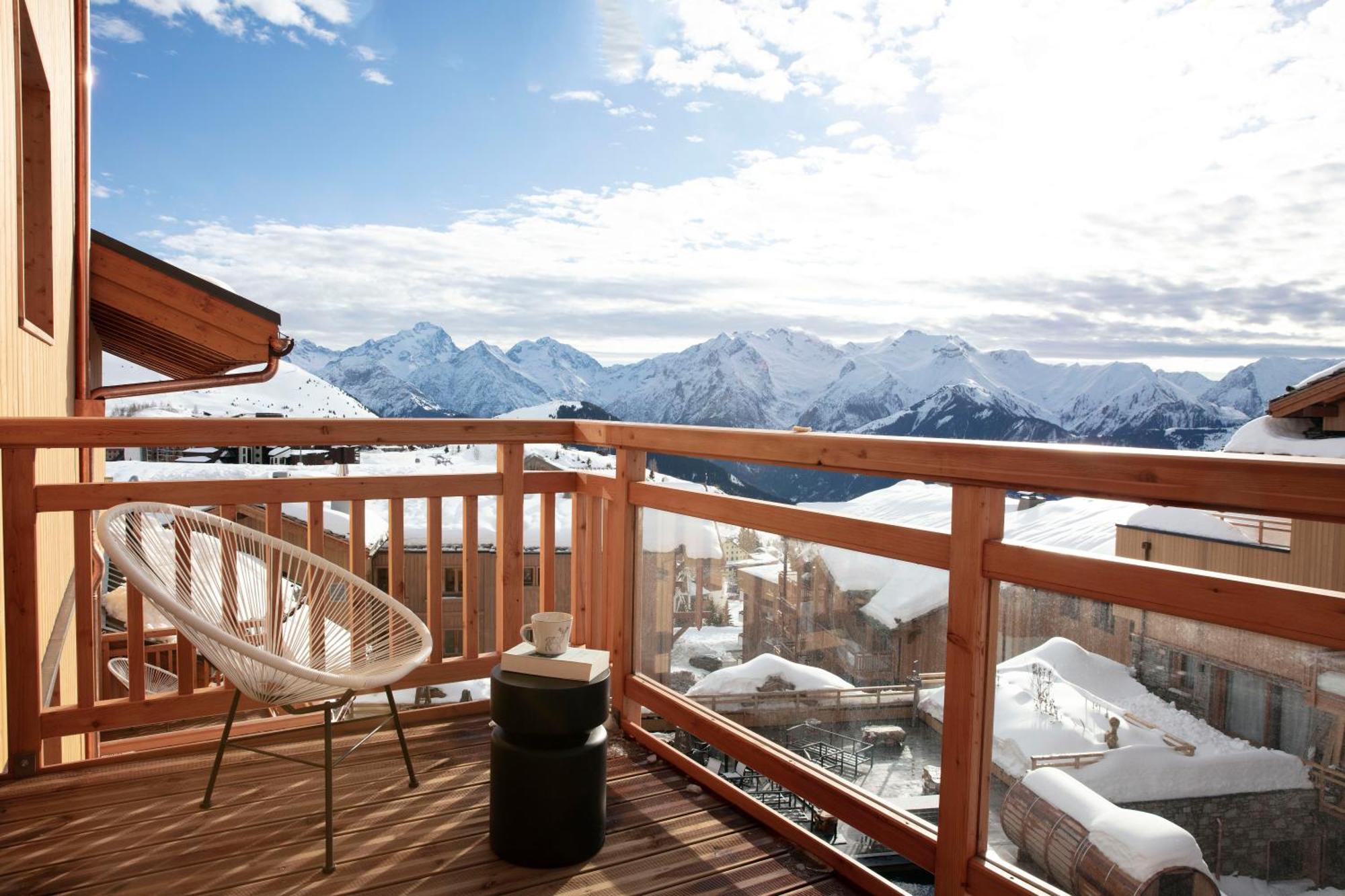 Grandes Rousses Hotel & Spa Alpe d'Huez Dış mekan fotoğraf A balcony in Les Saisies, France