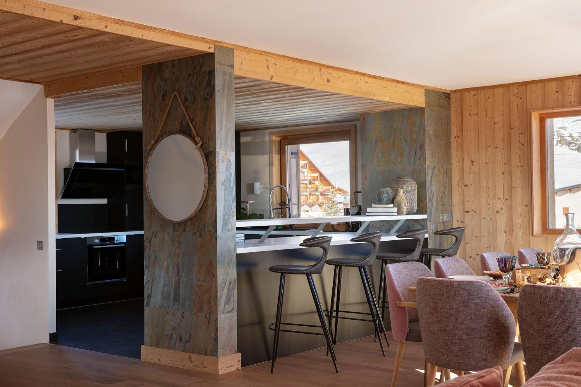 Grandes Rousses Hotel & Spa Alpe d'Huez Dış mekan fotoğraf A kitchen in a chalet