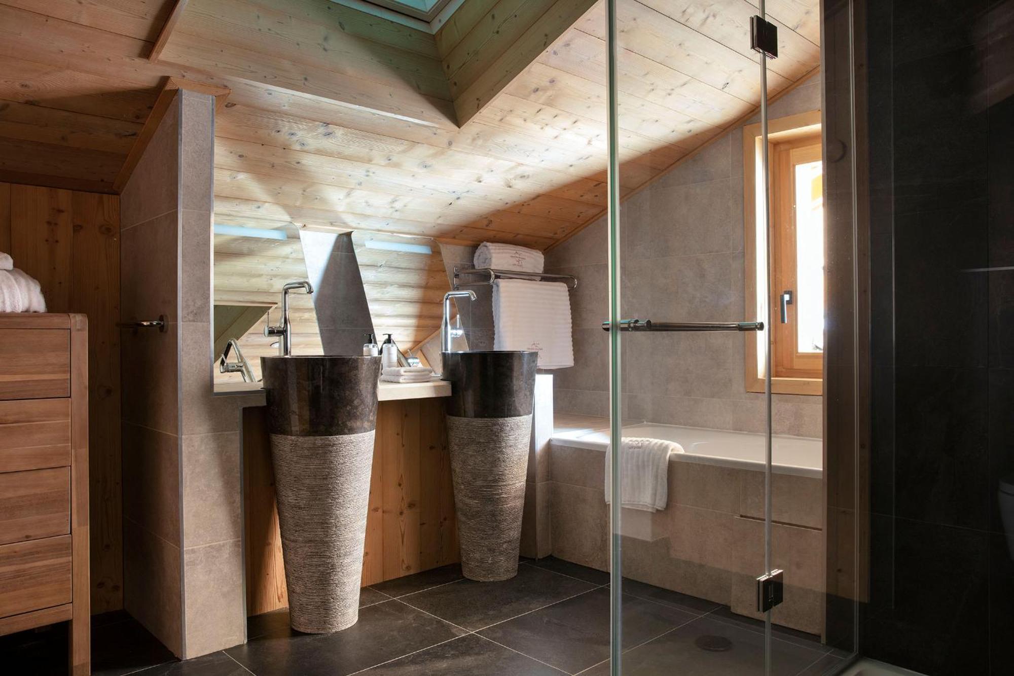 Grandes Rousses Hotel & Spa Alpe d'Huez Dış mekan fotoğraf Bathroom in a chalet