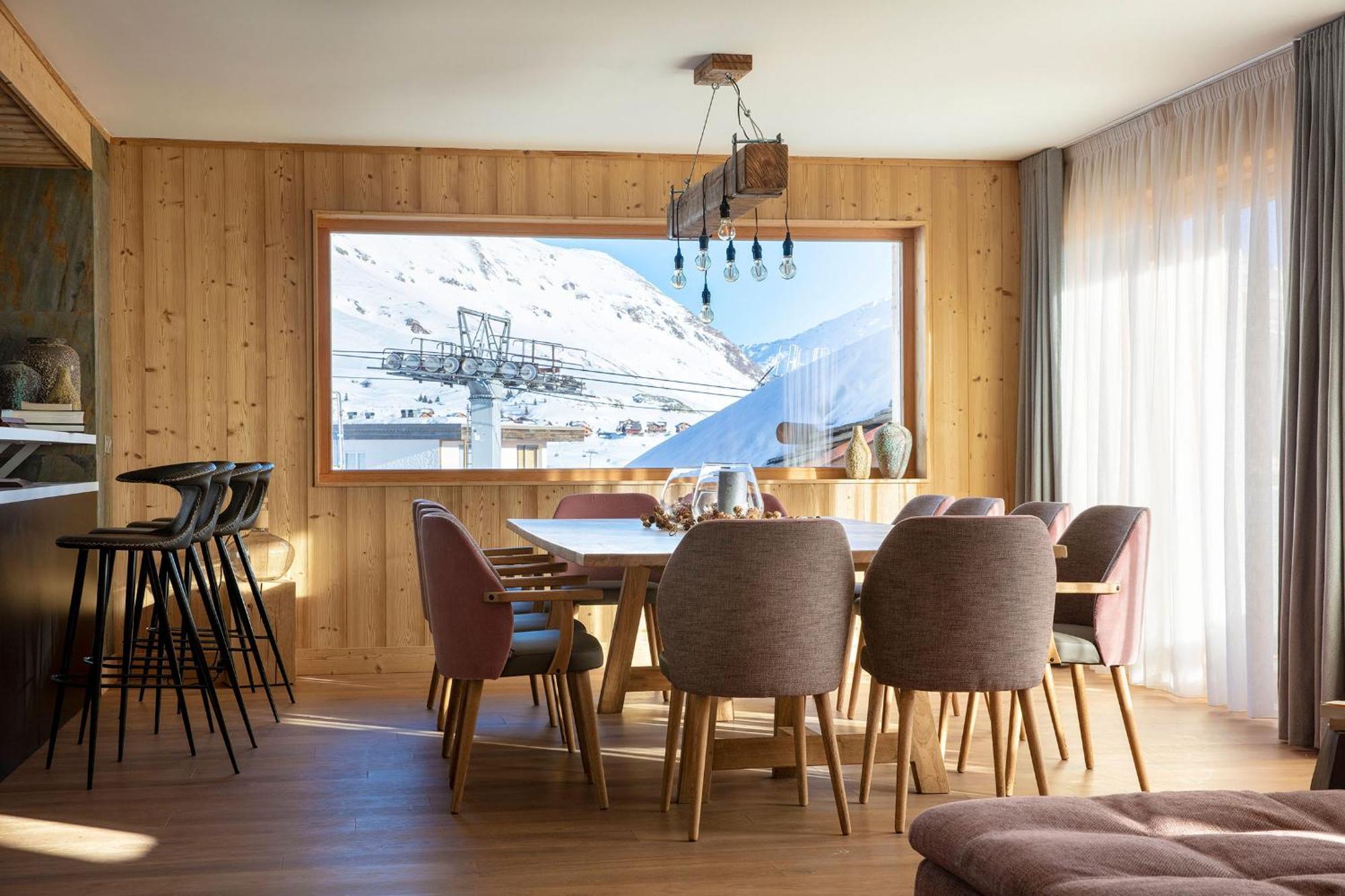 Grandes Rousses Hotel & Spa Alpe d'Huez Dış mekan fotoğraf A dining room in a chalet