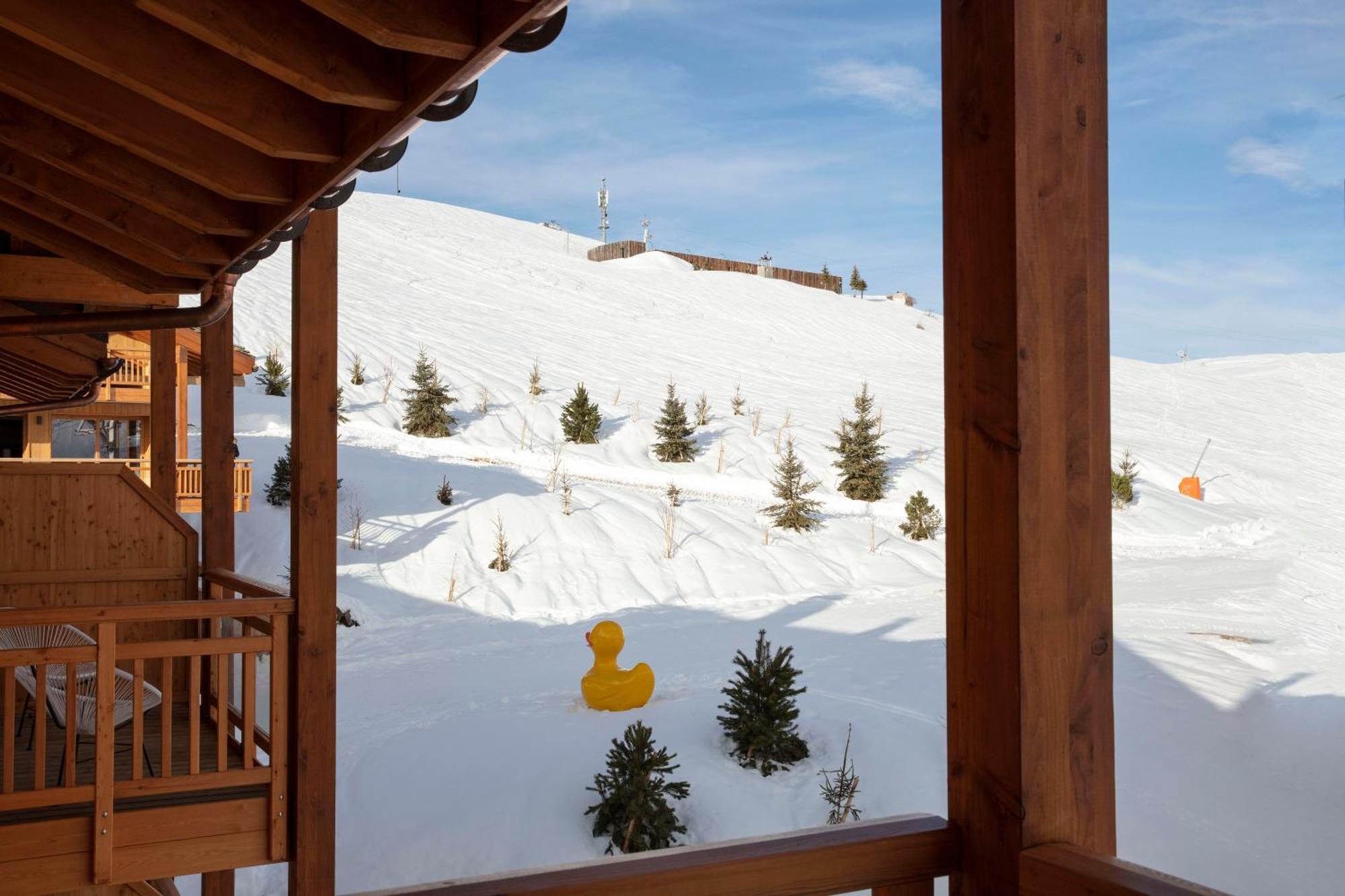 Grandes Rousses Hotel & Spa Alpe d'Huez Dış mekan fotoğraf The ski resort of Les Saisies