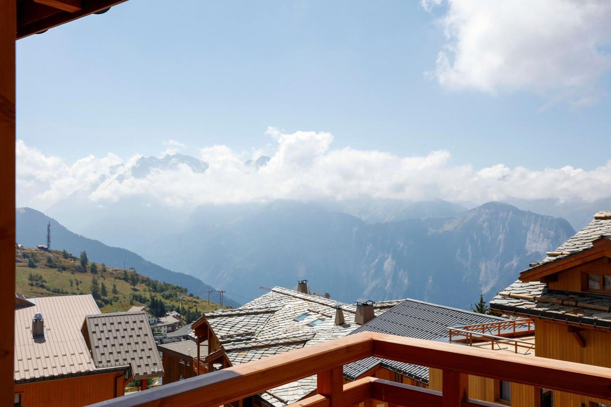 Grandes Rousses Hotel & Spa Alpe d'Huez Dış mekan fotoğraf View of Mont Blanc from Les Saisies