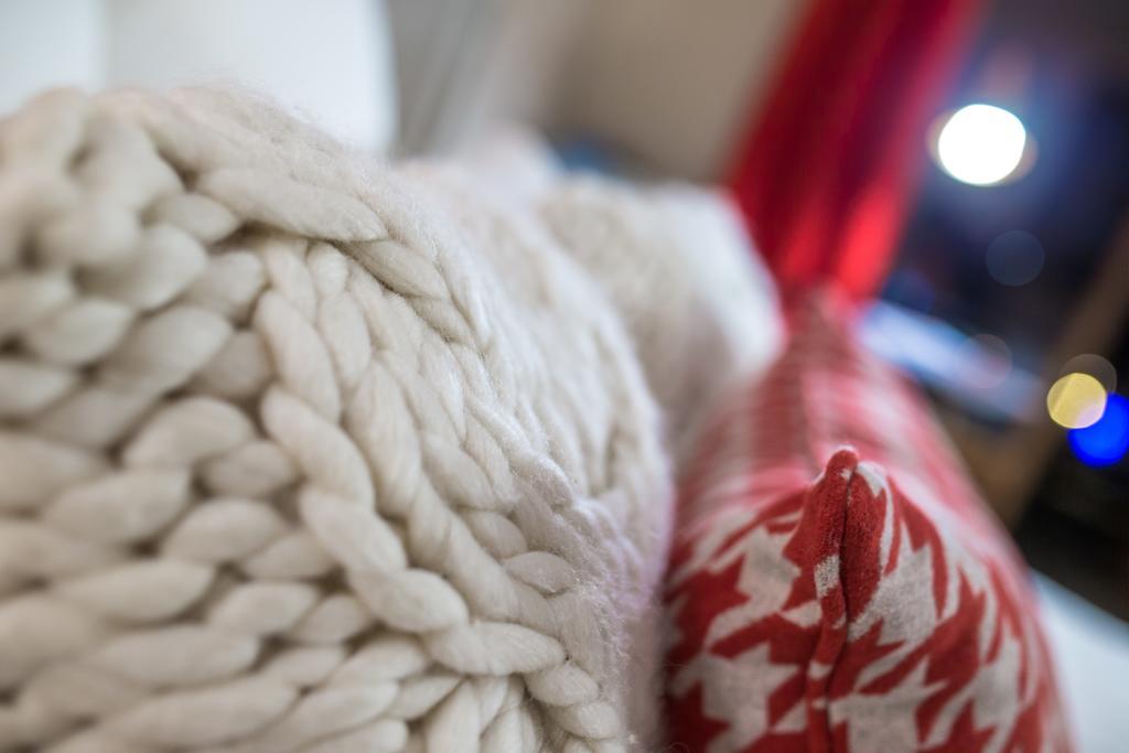 Grandes Rousses Hotel & Spa Alpe d'Huez Dış mekan fotoğraf A close-up of a knitted throw